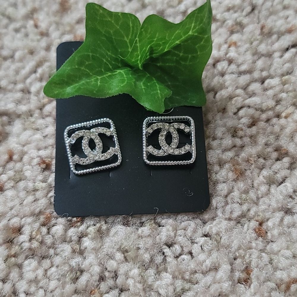 FASHION EARRING